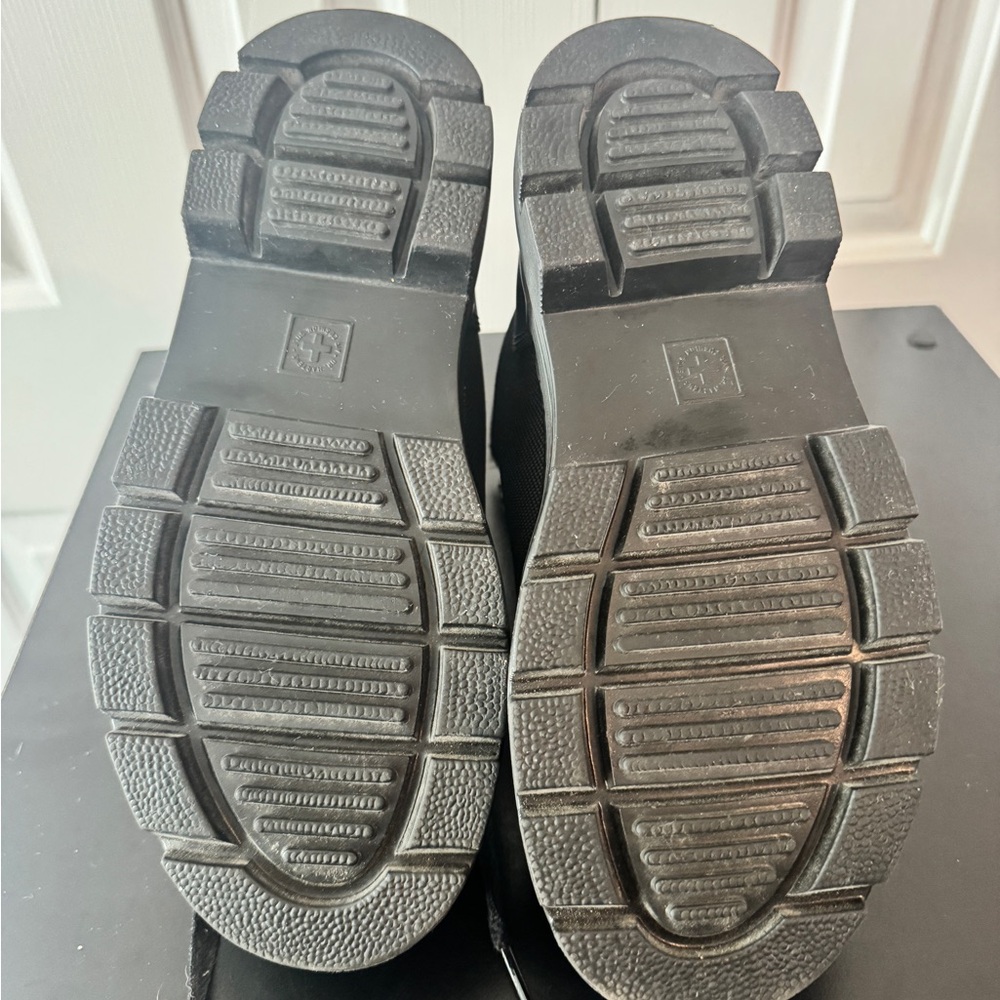 Dr. Martens Combs Boots W6 - Picture 3 of 4